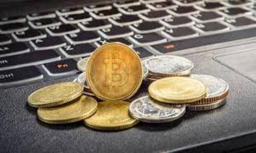 

区块链革命：比特币与Q币的深层对决，你选哪一方？